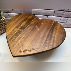 Le Creuset ❤️Heart Acacia Wood Serving Board 33cm New in Box